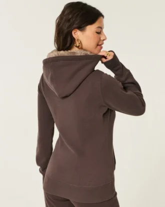Sweat à capuche graphique doublé de fausse fourrure