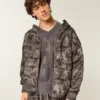 Sweat à capuche zippé camouflage à doublure thermique et coupe carrée Sweat à capuche zippé camouflage à doublure thermique et coupe carrée