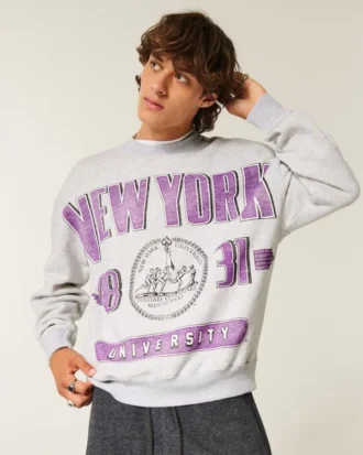 Sweat-shirt à capuche Boxy New York University Violets Graphic