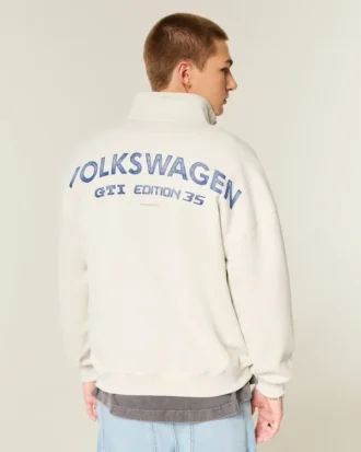 Sweat-shirt graphique Volkswagen à demi-zip et coupe carrée Sweat-shirt graphique Volkswagen à demi-zip et coupe carrée
