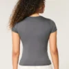 T-shirt bébé à col rond en tissu extensible et sans coutures T-shirt bébé à col rond en tissu extensible et sans coutures