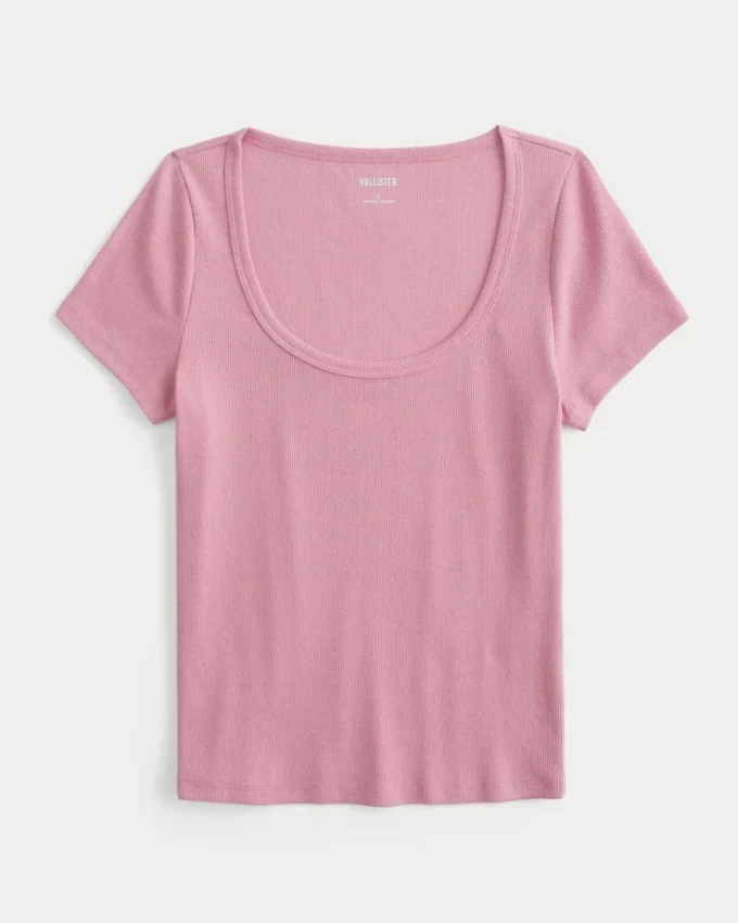 T-shirt à encolure dégagée T-shirt à encolure dégagée