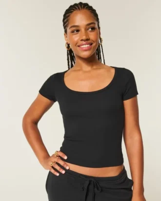 T-shirt à encolure dégagée