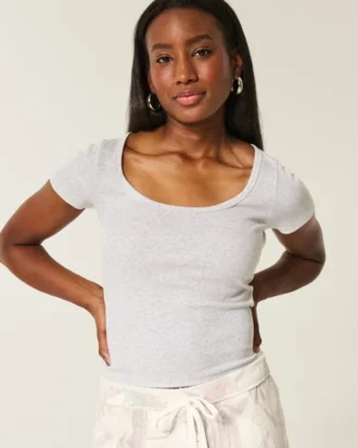 T-shirt à encolure dégagée