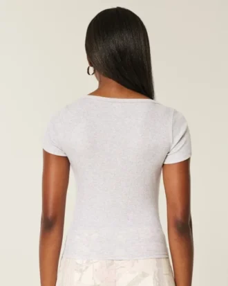 T-shirt à encolure dégagée