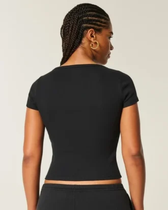 T-shirt à encolure dégagée