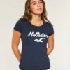 T-shirt graphique avec logo Holiday Vault Release T-shirt graphique avec logo Holiday Vault Release