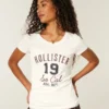 T-shirt graphique avec logo Holiday Vault Release T-shirt graphique avec logo Holiday Vault Release