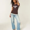 T-shirt graphique avec logo Holiday Vault Release T-shirt graphique avec logo Holiday Vault Release