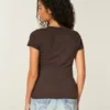T-shirt graphique avec logo Holiday Vault Release T-shirt graphique avec logo Holiday Vault Release