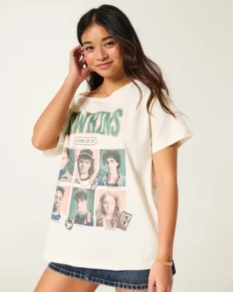 T-shirt graphique oversize à épaules dénudées Stranger Things