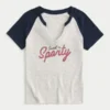 T-shirt graphique Sweet ‘n Sporty à encolure en V facile à porter T-shirt graphique Sweet ‘n Sporty à encolure en V facile à porter