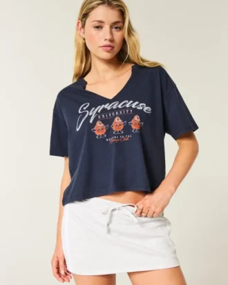 T-shirt graphique Syracuse University à encolure en V facile à porter