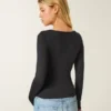 T-shirt à manches longues sans coutures et encolure dégagée T-shirt à manches longues sans coutures et encolure dégagée