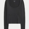 T-shirt à manches longues sans coutures et encolure dégagée T-shirt à manches longues sans coutures et encolure dégagée