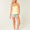 Top babydoll sans bretelles cintré Top babydoll sans bretelles cintré