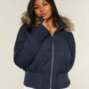 Veste bomber matelassée avec bordure en fausse fourrure Veste bomber matelassée avec bordure en fausse fourrure