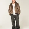 Veste à capuche en fausse fourrure Veste à capuche en fausse fourrure