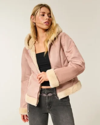 Veste à capuche en fausse peau lainée doublée de fausse fourrure