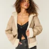 Veste à capuche en fausse peau lainée doublée de fausse fourrure