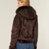 Veste à capuche en fausse peau lainée doublée de fausse fourrure