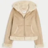 Veste à capuche en fausse peau lainée doublée de fausse fourrure