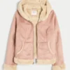 Veste à capuche en fausse peau lainée doublée de fausse fourrure